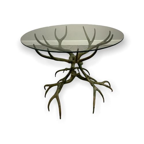 Null ARTHUR COURT, CIRCA 1970, UNE TABLE CENTRALE DÉCORATIVE EN BRONZE

Le plate&hellip;