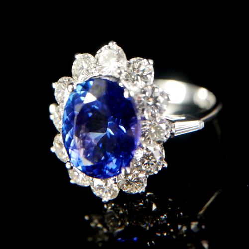 Null BAGUE EN OR BLANC 18CT, TANZANITE OVALE AAA ET DIAMANT ROND DE TAILLE BRILL&hellip;