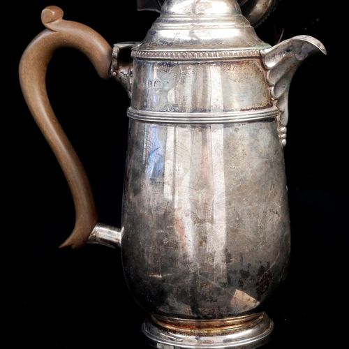Null Northern Goldsmiths Co., Birmingham, 约1929-1933, 银质咖啡壶

一个银质咖啡壶，圆形栏杆形式，有木质的&hellip;