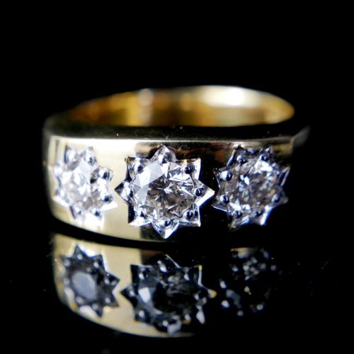 Null A 9CT GOLD AND THREE STONE DIAMOND RING. 

(approx central diamond 0.39ct, &hellip;