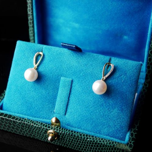 Null A PAIR OF 14CT GOLD, PEARL AND DIAMOND DROP EARRINGS

Boxed.

(approx diamo&hellip;