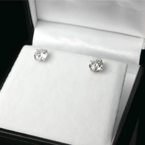 Null A PAIR OF 18CT WHITE GOLD AND BRILLIANT CUT DIAMOND STUDS

Four claw settin&hellip;