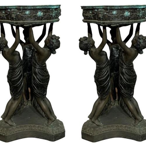 Null A PAIR OF DECORATIVE NEO CLASSICAL DESIGN BRONZE PLANTERS

The circular bow&hellip;