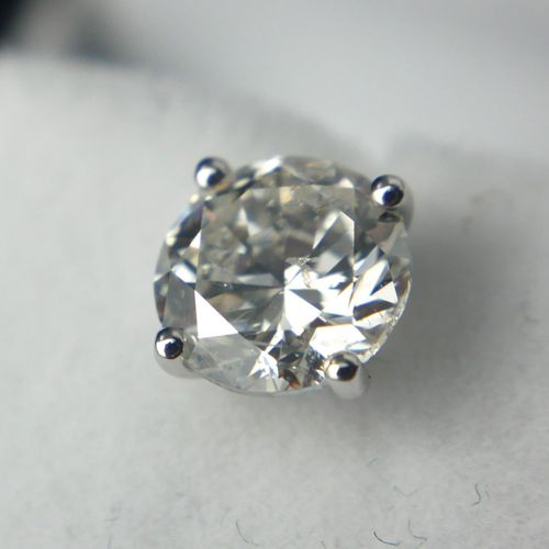 Null 一对18K白金和明亮式切割钻石耳钉

四爪镶嵌，已装箱。

(钻石约2.08克拉)