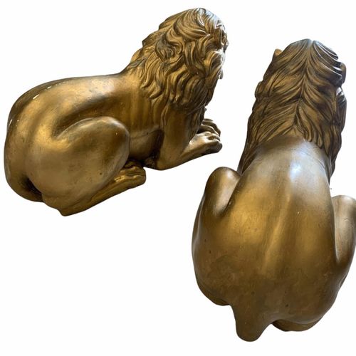 Null 一对19世纪的大型装饰性金丝楠木雕花狮子。

(高37厘米 x 长27厘米 x 宽60厘米)