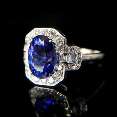 Null 
AN 18CT WHITE GOLD, AAA TANZANITE AND DIAMOND CLUSTER RING. 

(Tanzanite 3&hellip;