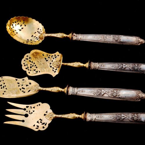 Null A 19TH CENTURY FRENCH FOUR PIECE SILVER GILT VERMEIL FISH SERVING SET

Impr&hellip;