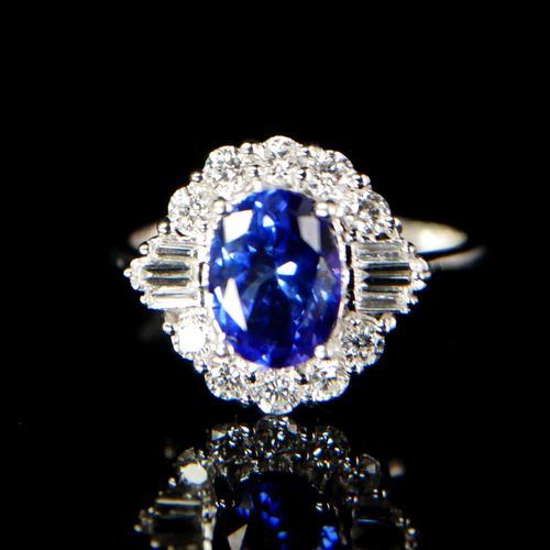 Null AN 18CT WHITE GOLD, TANZANITE AND DIAMOND CLUSTER RING

The central tanzani&hellip;