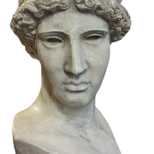 Null 古代之后，一个装饰性的真人大小的石膏半身像，希腊的LEMNIA ATHENA头像。

(高42厘米 x 长24厘米 x 宽29厘米)