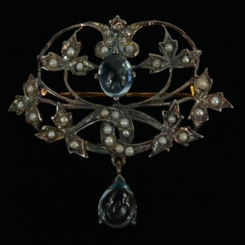 Null A BROOCH SET WITH CABOCHON TOPAZ, SEED PEARLS AND DIAMONDS.