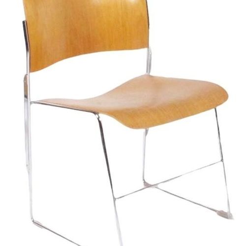 Null 一套10把40/4堆叠椅，由David Rowland设计，1963/64年

由Howe制造，每把椅子都有枫木饰面的椅背和座椅，铬合金支架。



&hellip;