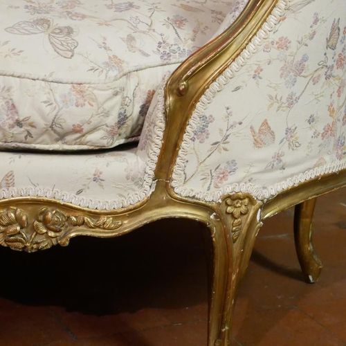 Null MANNER OF ETIENNE MEUNIER, AN 18TH CENTURY LOUIS XV CARVED GILTWOOD CANAPÉ &hellip;
