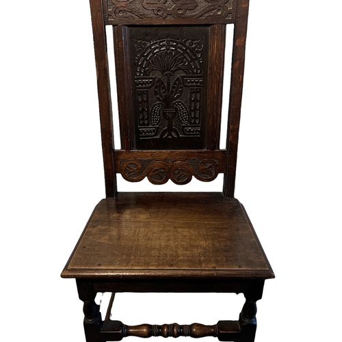 Null 一套四张19世纪雕刻的橡木雅各布设计的大厅椅

花卉板雕刻的椅背在坚实的座椅之上，在转弯的腿上，由拉伸器连接。