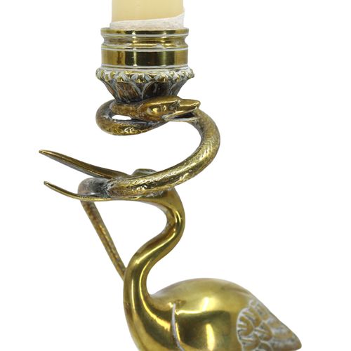 Null 一对20世纪初的中国烛台

造型是一只鹤，嘴里叼着一条蛇，上面是龙龟。

(27.4cm)