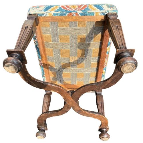Null 一个威廉和玛丽设计的胡桃木凳子



有一个中国式的软垫座椅，由四条攻丝腿支撑，并由形状的X形担架连接。



(高47厘米 x 长46厘米 x 宽6&hellip;