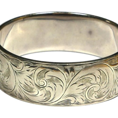 Null RIGBY & WILSON, A VICTORIAN STYLE CHASED AND ENGRAVED SILVER BANGLE, HALLMA&hellip;