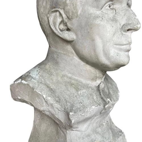 Null 阿方斯-德-威斯佩拉尔，1879 - 1957 年，布鲁日，20 世纪石膏半身绅士肖像
已签名并注明日期 1942 年。
(高 47 厘米 x 深 1&hellip;
