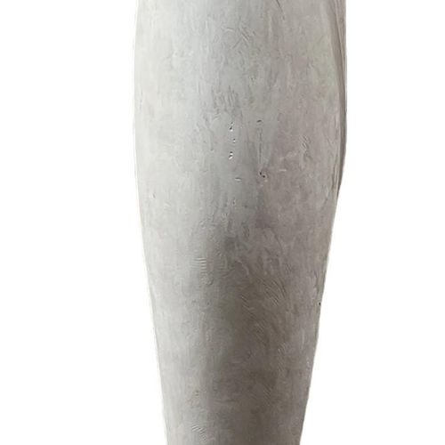Null 威廉-拉斯登，生于 1960 年，大型抽象石膏雕塑
标题为 "伊希斯"，基座上有签名，这是 1999 年为苏塞克斯郡皇家医院的一个庭院委托制作的，最后&hellip;