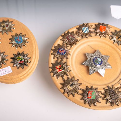 Null Mixed lot of 17 police cap stars (FRG, all states) and 1 sheriff star (Mont&hellip;