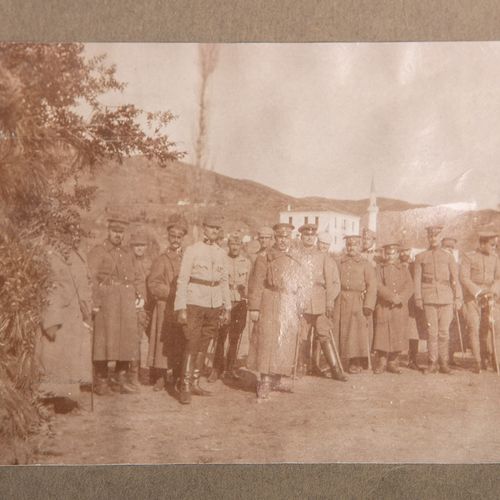 Null Fotografie einer bulgarischen Truppe, rs. Dat. 1916 u. Handschriftl. Bez. "&hellip;