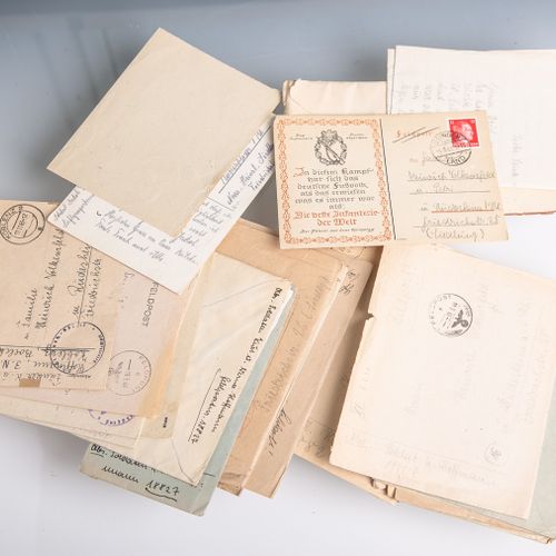 Null 大捆野战邮件（二战），包括29封不同格式的手写信件。格式。信件很好地保存在一个旧的木制雪茄盒里。