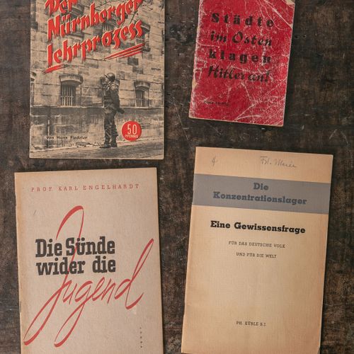 Null Set of 4 brochures (post-war period), consisting of: 1x "Cities in the East&hellip;
