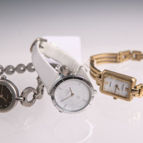 Null Set of 3 ladies wrist watches, stainless steel, partly gold plated. Functio&hellip;
