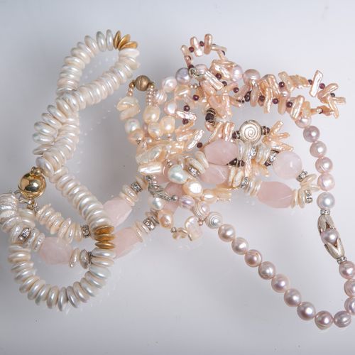 Null Set de 5 colliers de perles, fermoirs en argent 925, composé de : 1x blanc/&hellip;