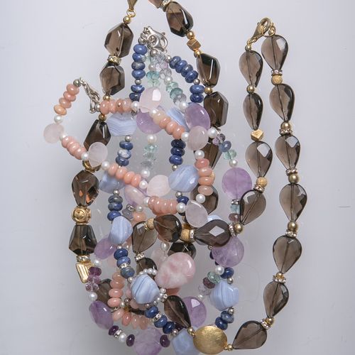 Null 一套5条彩色宝石项链，搭扣为925银，包括：1个蓝色/浅蓝色，1个紫色/绿色，2个棕色，1个玫瑰色，长约20厘米 - 27，5厘米。