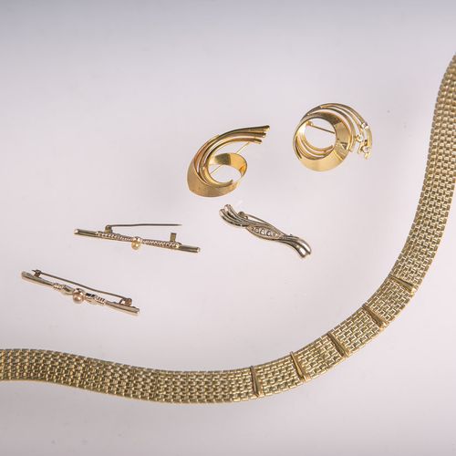 Null 6件套服装首饰，金属镀金/Am.双人，包括：5个胸针（部分有珍珠和玻璃石）和1条项链。