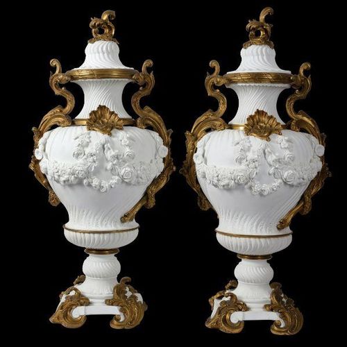 A PAIR OF VERY LARGE 19TH CENTURY SÈVRES STYLE BISCUIT PORCELAIN VASE AND COVERS&hellip;