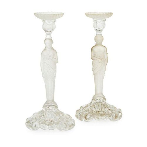 PAIR OF BACCARAT FROSTED AND MOULDED GLASS CANDLESTICKS 20TH CENTURY Paire de ch&hellip;