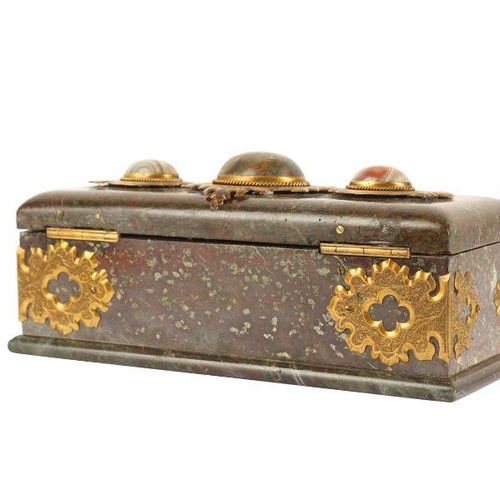 A 19TH CENTURY ENGLISH SERPENTINE MARBLE, ORMOLU AND HARD STONE INLAID CASKET CA&hellip;