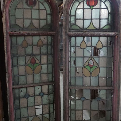 Null Paire of curved stained glass windows H192x67