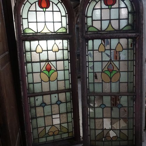 Null Paire of curved stained glass windows H192x67