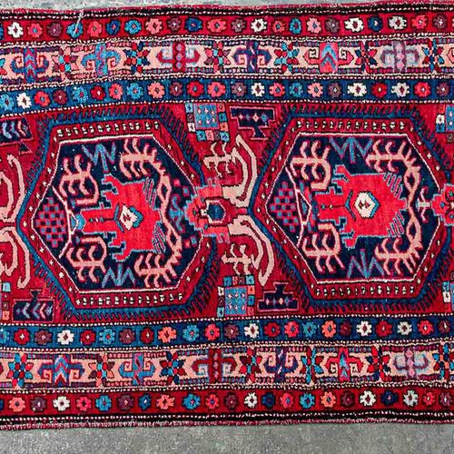 Null 
Grande galerie de tapis Heriz à fond rouge, env. 122 x 345 cm, Iran, proba&hellip;