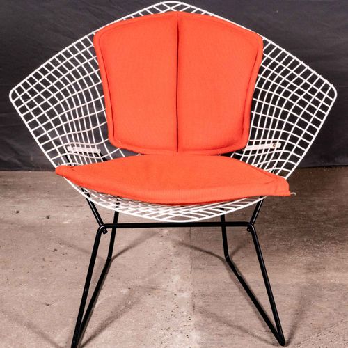 Null 
Suite de 9 "FAUTEUILS DIAMOND". Création de Harry BERTOIA (1915 - 1978), r&hellip;