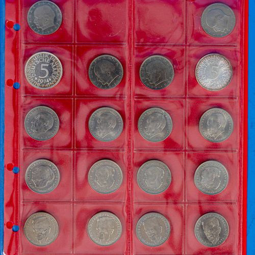 Null 
Collection de 28 pièces de monnaie en marks allemands, de 50 pfennigs à 5,&hellip;