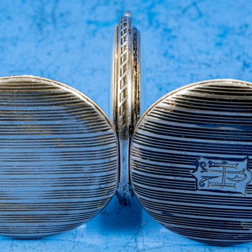 Null 
Antike OMEGA-Herrentaschenuhr, flaches 800er Silber-Gehäuse mit 3 Deckeln,&hellip;