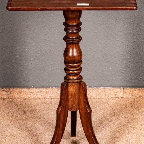 Null 
Table d'appoint antique. Biedermeier, 1er tiers du 20e siècle. Acajou mass&hellip;