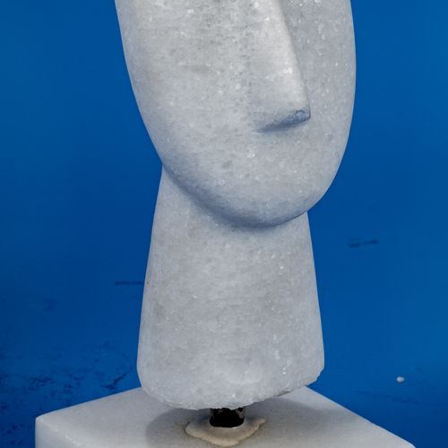 Null 
2 sculptures en pierre claire différentes, toutes deux marquées "Idole des&hellip;