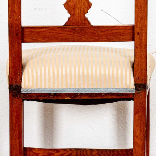 Null 
Antiker Stuhl, Spätklassizismus um 1800/20, Eiche massiv, sichtbare Holzdü&hellip;