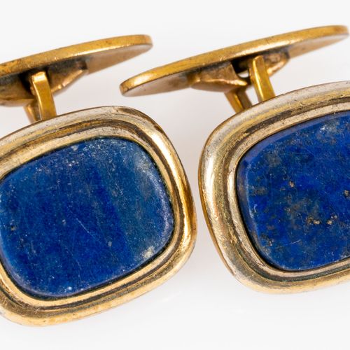 Null 
Pair of cufflinks, gilt settings each with unengraved lapis lazuli plate; &hellip;