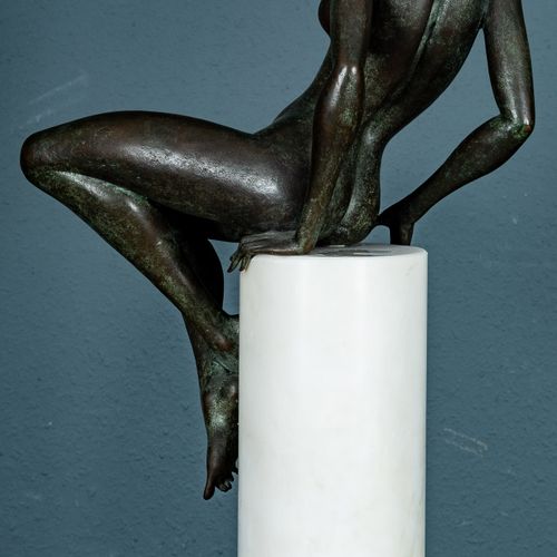 Null 
"Nu Lady on a column" - bronze érotique de Sergio Capellini. Nu féminin as&hellip;