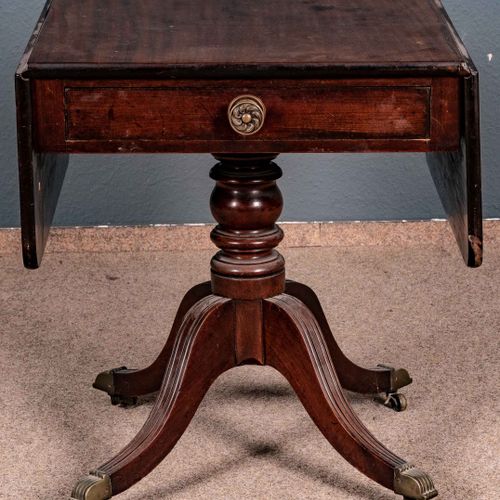 Null 
Antique English tea-table, Regency c. 1800/20, mahogany, large spacious dr&hellip;