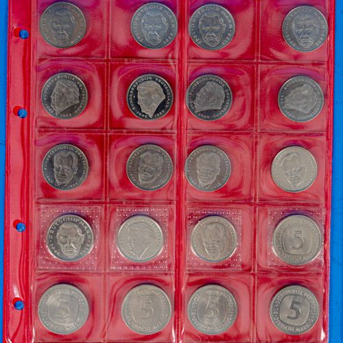 Null 
Colección de 28 monedas del Marco D, desde 50 Pfennig hasta 5,- DM; en div&hellip;