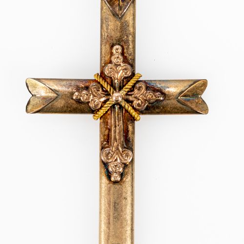 Null 
带十字架吊坠的项链（长约51毫米），链长约40厘米，镀金金属。