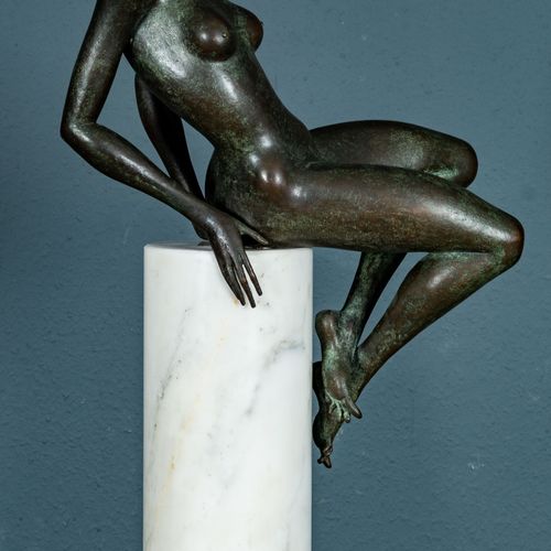 Null 
"Nu Lady on a column" - bronze érotique de Sergio Capellini. Nu féminin as&hellip;