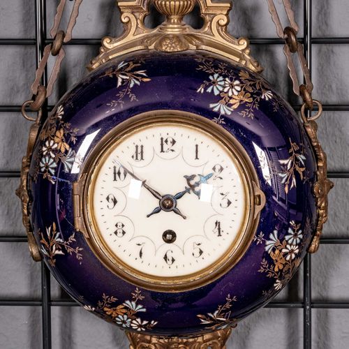 Null 
Horloge murale ancienne. Historicisme fin 19e siècle, boîtier en porcelain&hellip;