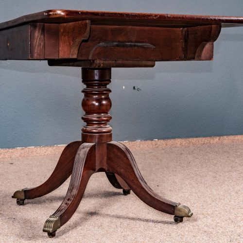 Null 
Antique English tea-table, Regency c. 1800/20, mahogany, large spacious dr&hellip;